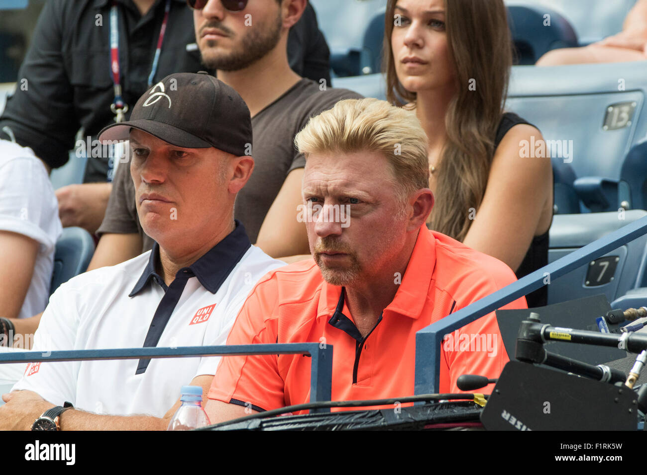 Boris Becker, pullman guardando Novak Djokovic (SBR) competono al 2015 US Open Tennis Foto Stock