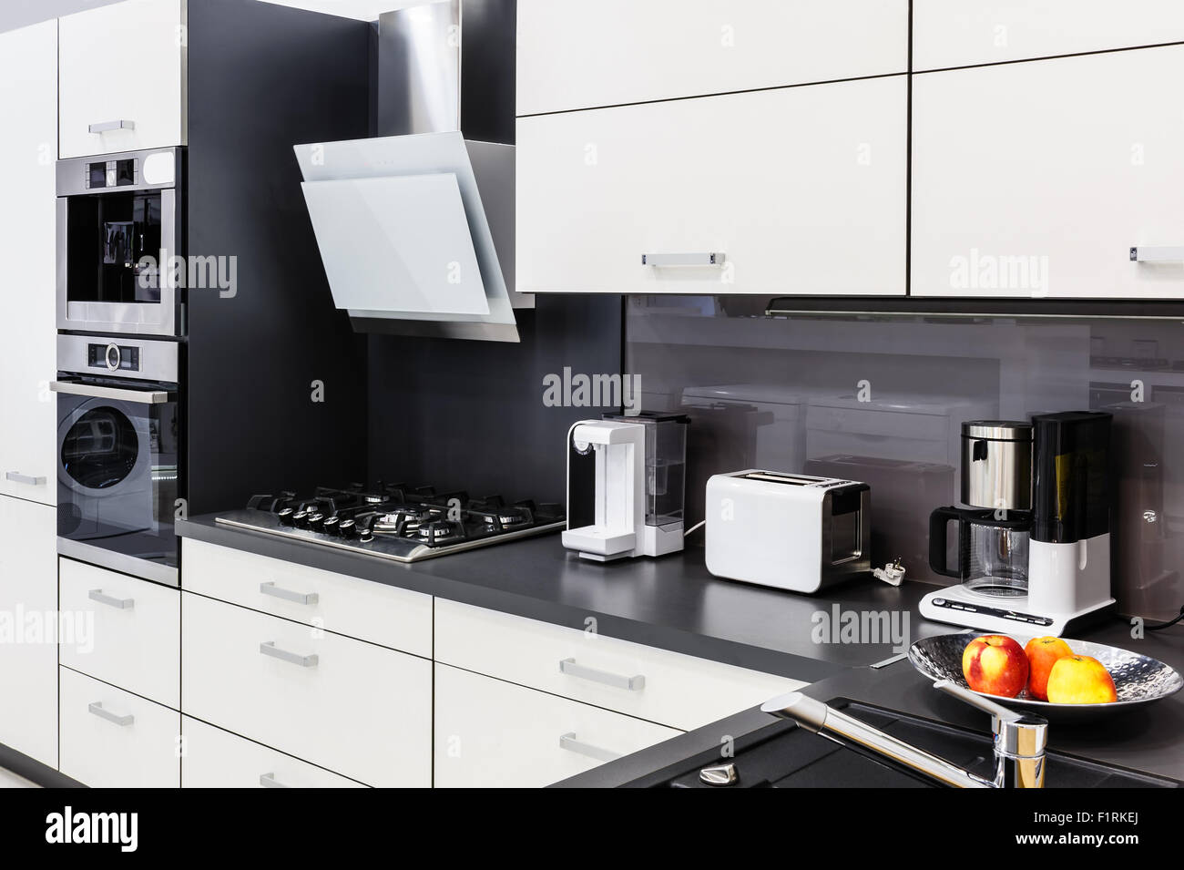 Moderno hi-tek cucina, pulire interior design Foto Stock