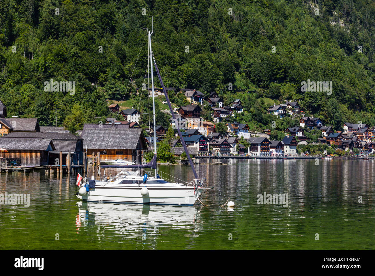La barca sul Lago di Hallstatt Austria Foto Stock