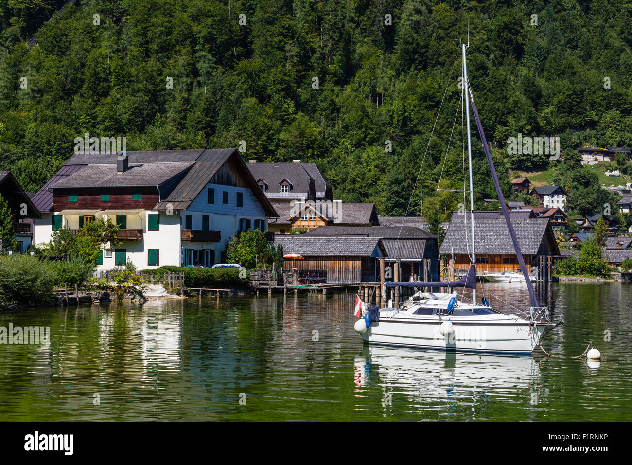 La barca sul Lago di Hallstatt Austria Foto Stock