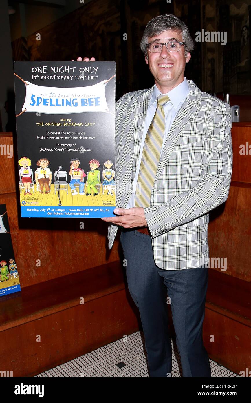 Dopo la festa per il venticinquesimo ape di ortografia annuale della contea di Putnam reunion concerto tenuto a John's Pizzeria - Arrivi. Dotato di: Mo Rocca dove: la città di New York, New York, Stati Uniti quando: 06 Lug 2015 Foto Stock