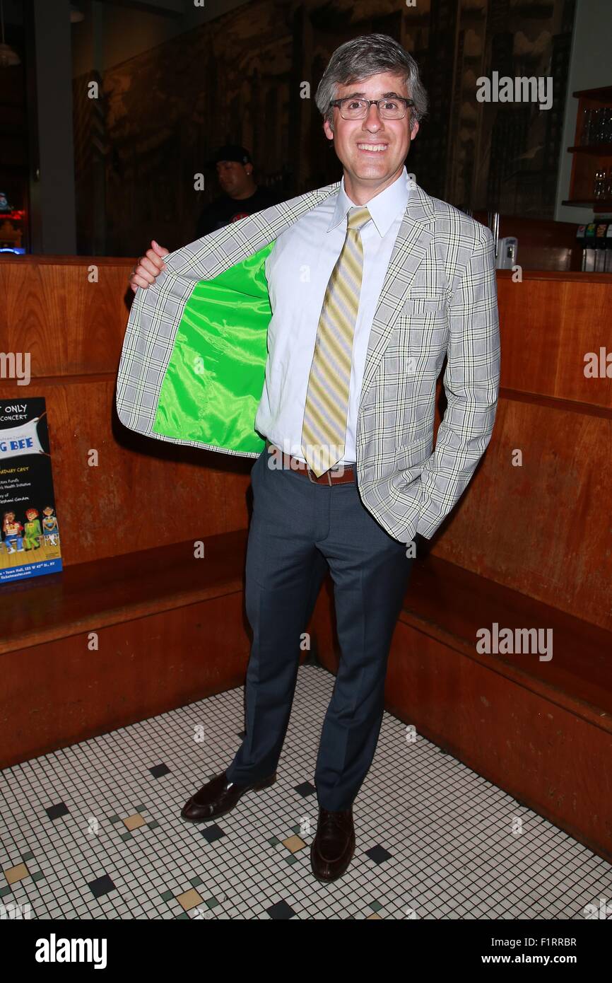 Dopo la festa per il venticinquesimo ape di ortografia annuale della contea di Putnam reunion concerto tenuto a John's Pizzeria - Arrivi. Dotato di: Mo Rocca dove: la città di New York, New York, Stati Uniti quando: 06 Lug 2015 Foto Stock