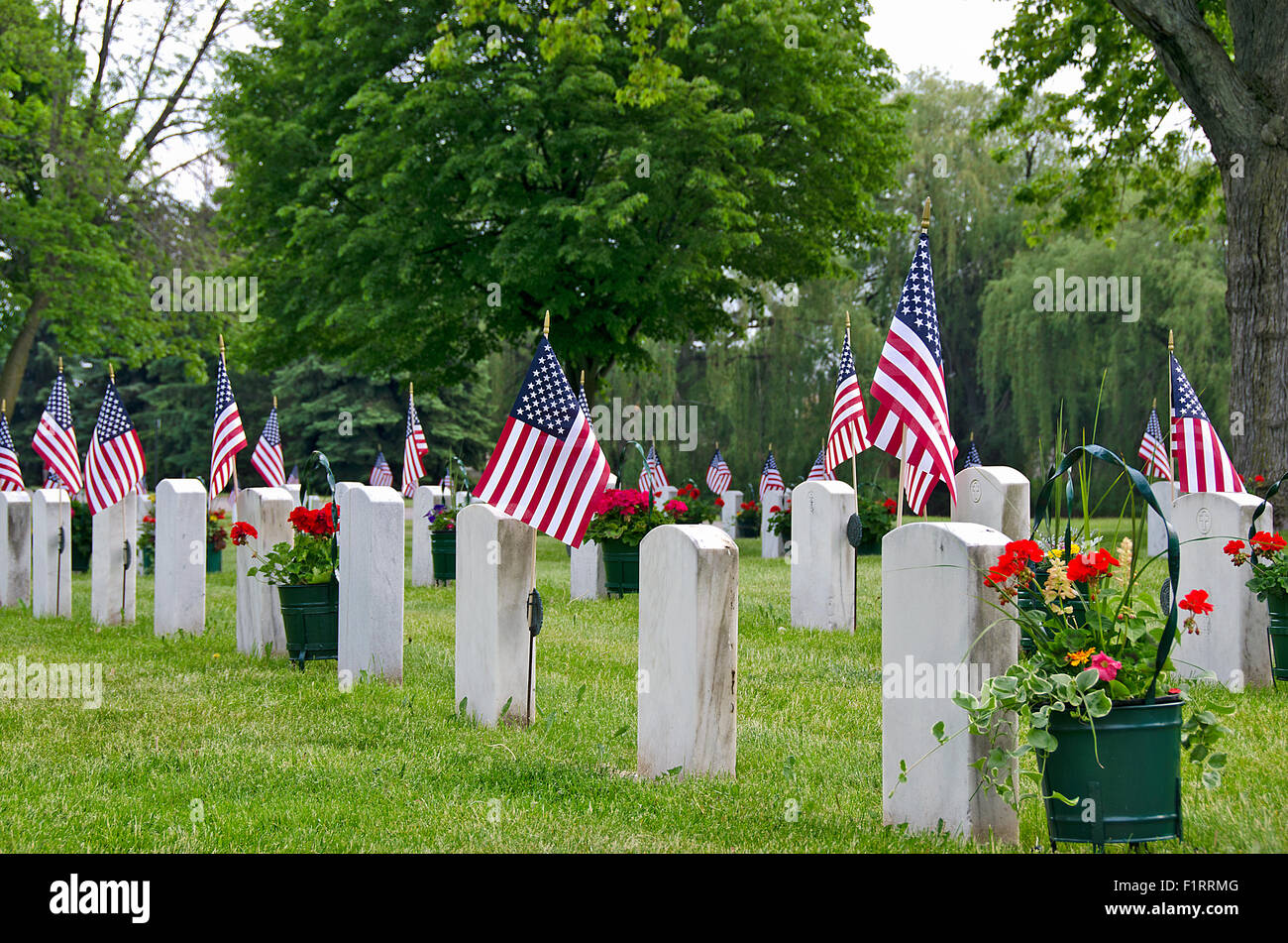 Bandiera americana sui veterani lapidi. Foto Stock