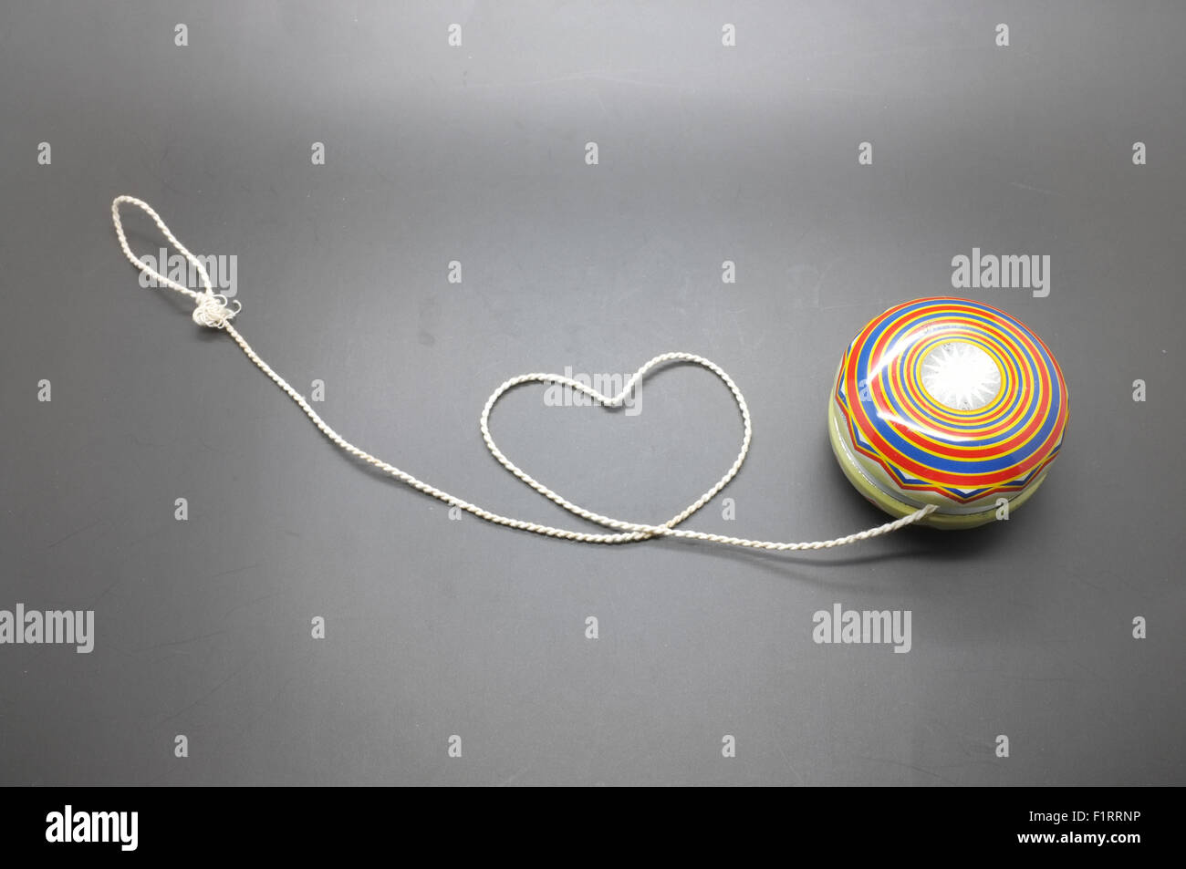 Vintage yoyo con laminazione dello spago in forma di cuore Foto Stock