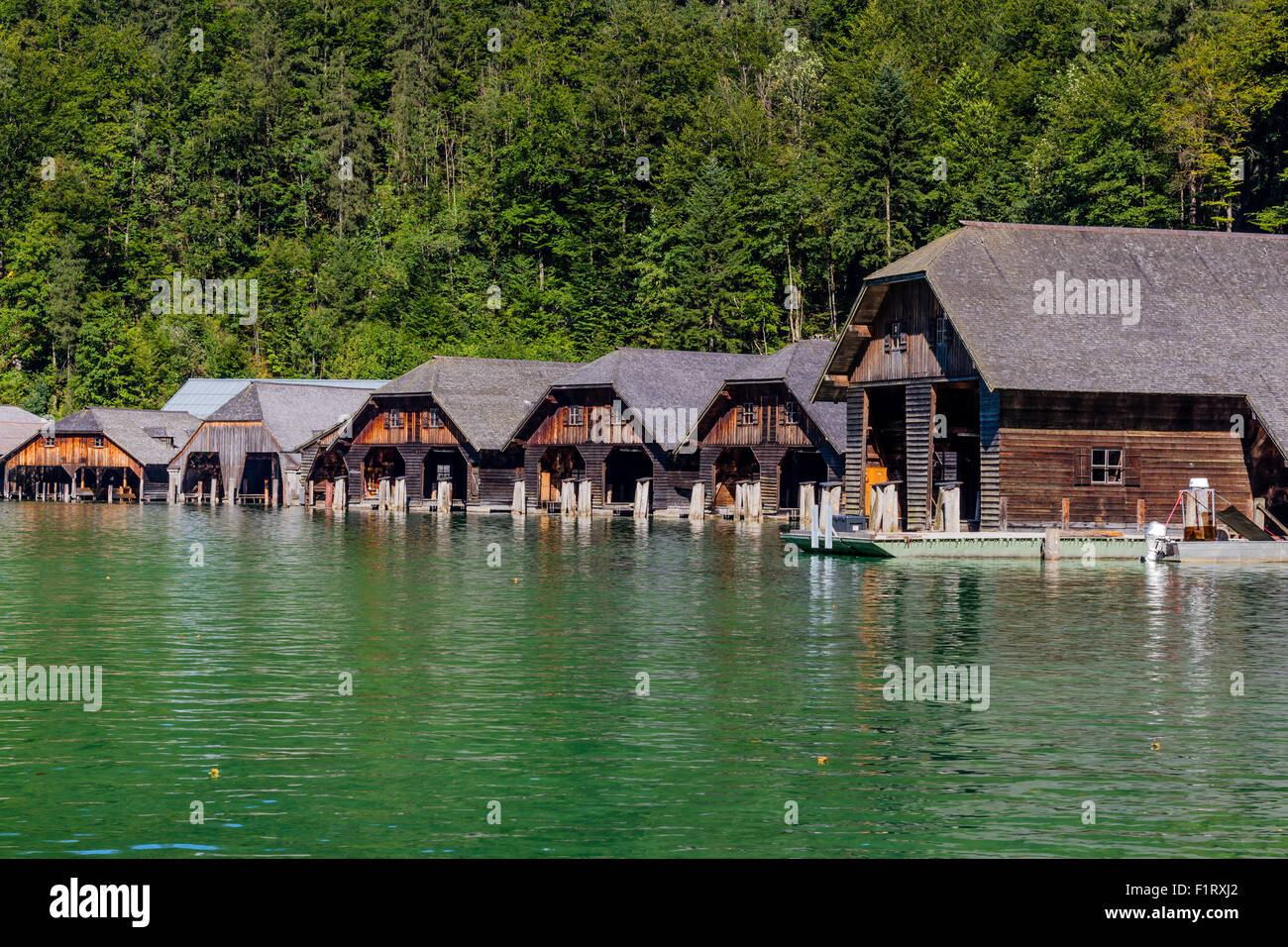 Il dock dal lago Obersee, Konigsee National Park, Baviera, Germania Foto Stock