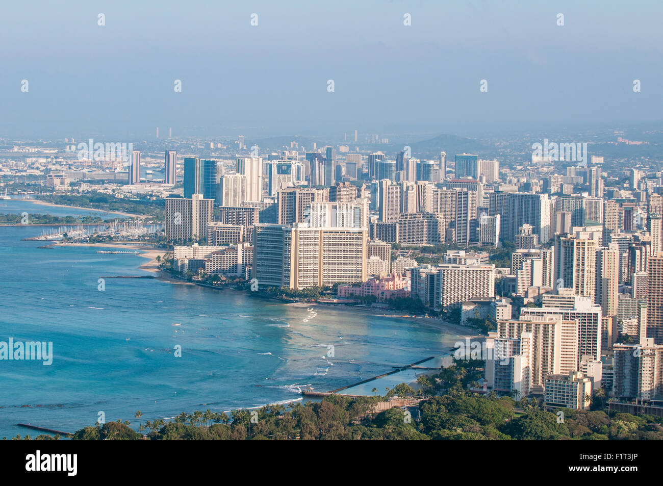 Honolulu dalla cima della Diamond Head membro Monumento (Leahi cratere), Honolulu Oahu, Hawaii, Stati Uniti d'America, il Pacifico Foto Stock