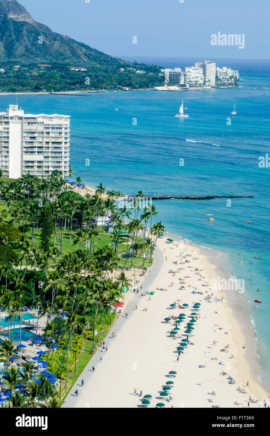 La spiaggia di Waikiki e Diamond Head, Waikiki, Honolulu Oahu, Hawaii, Stati Uniti d'America, il Pacifico Foto Stock