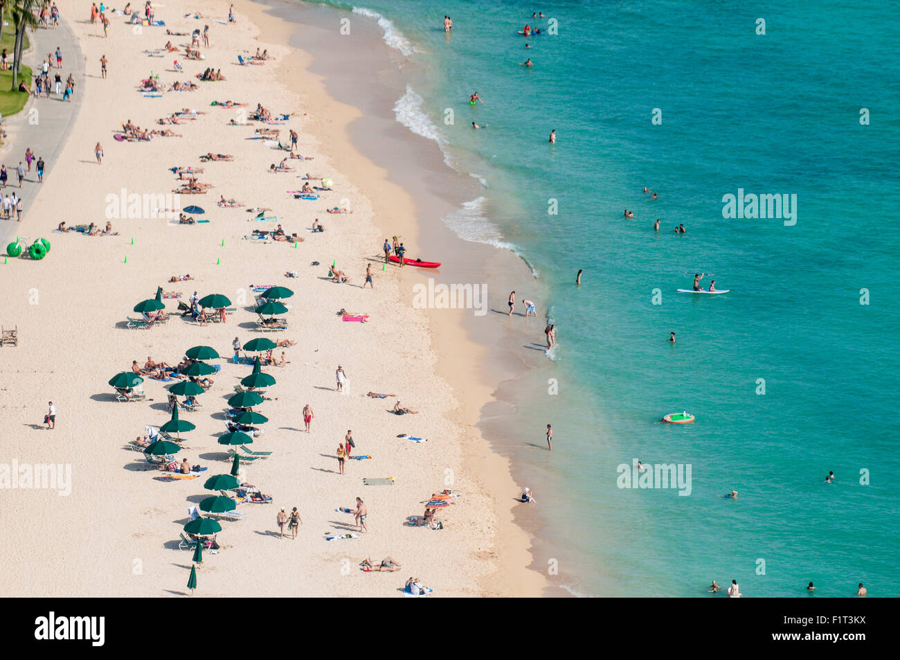 La spiaggia di Waikiki, Waikiki, Honolulu Oahu, Hawaii, Stati Uniti d'America, il Pacifico Foto Stock