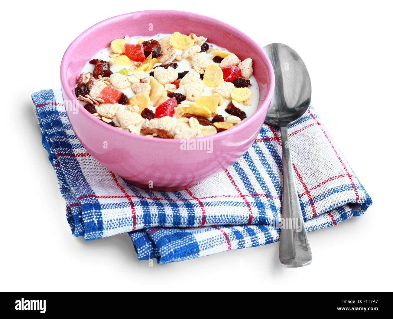 Prima colazione: cereali in una ciotola rosa isolato su sfondo bianco Foto Stock