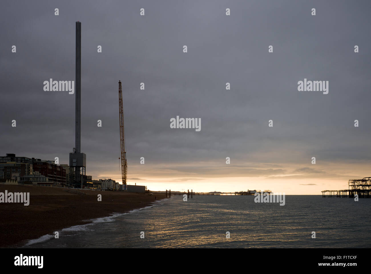 Brighton i360 torre di avvistamento in costruzione, sunrise, Foto Stock