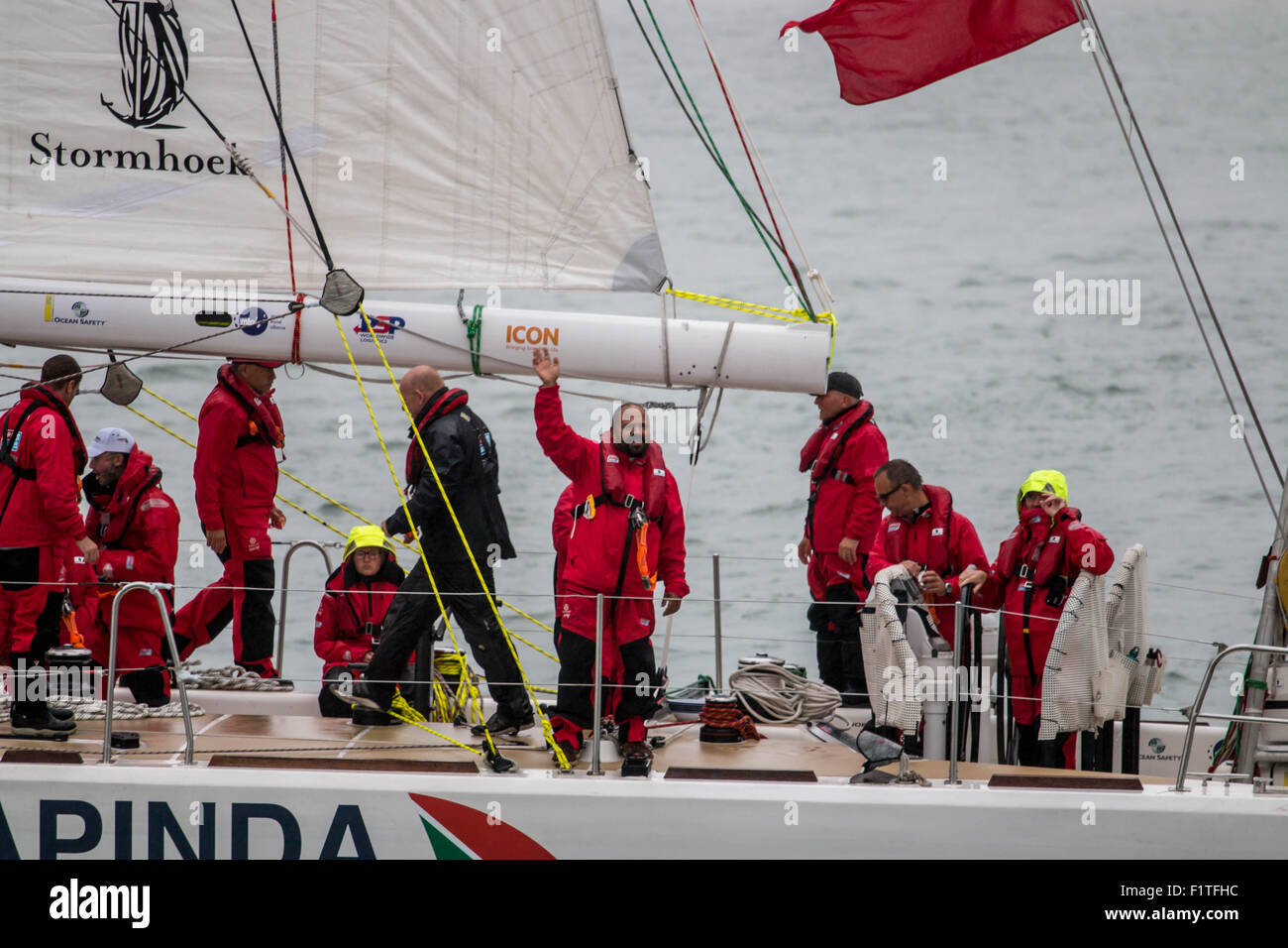 FILE: PIC Southend, Essex, Regno Unito. Il 31 agosto, 2015. Il team di Onda Ichrcoal alla folla come essi impostato su off sul round wold gara Credito: darren Attersley/Alamy Live News Foto Stock