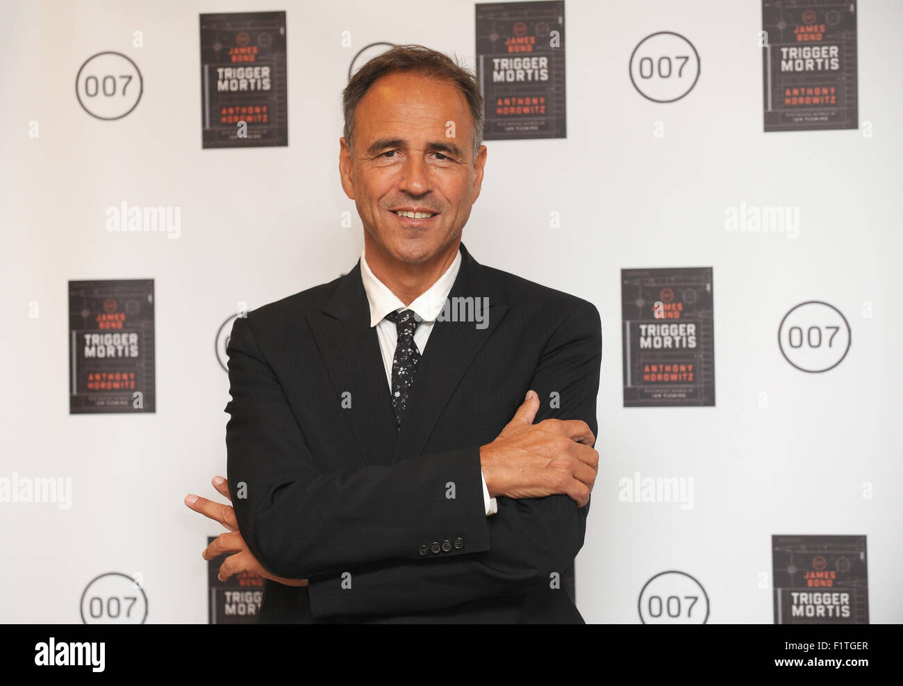 Londra, UK, UK. 7 Sep, 2015. Anthony Horowitz assiste un photocall per il lancio del suo nuovo romanzo di legame, Trigger Mortis a Waterstones Piccadily. Credito: Ferdaus Shamim/ZUMA filo/Alamy Live News Foto Stock