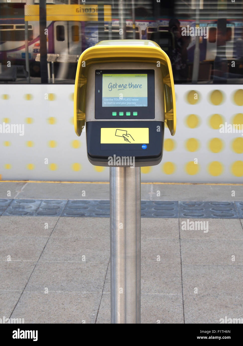 Macchina di biglietteria per il metrolink presso la stazione ferroviaria di Victoria, Manchester, Regno Unito. Foto Stock
