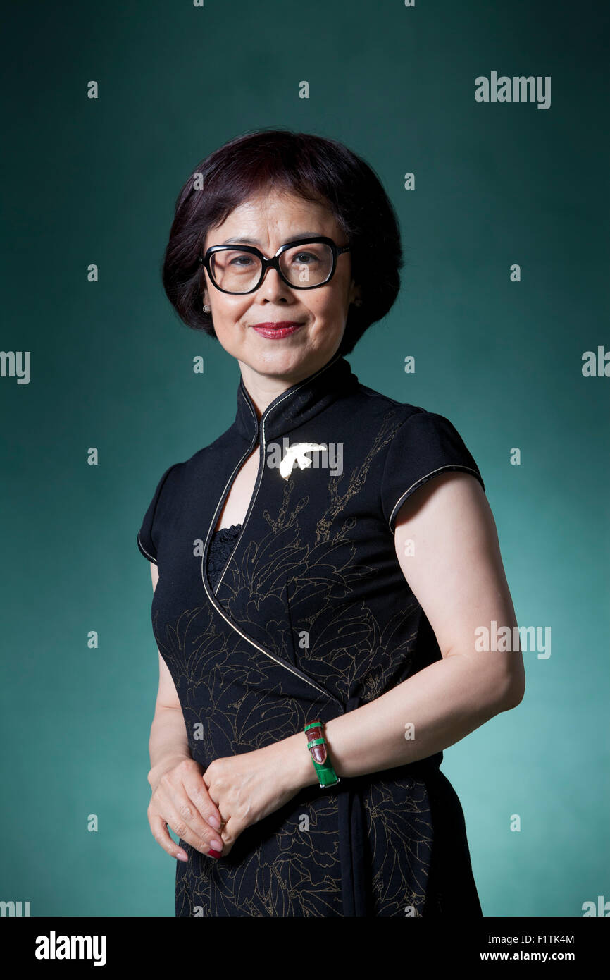 Xue Xinran, il giornalista British-Chinese, un autore, un altoparlante e un avvocato per le questioni femminili, all'Edinburgh International Book Festival 2015. Edimburgo, Scozia. 19 Agosto 2015 Foto Stock