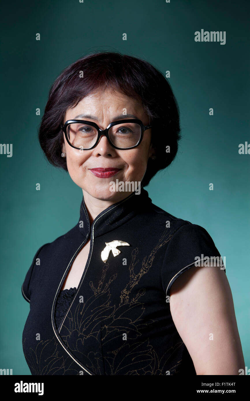 Xue Xinran, il giornalista British-Chinese, un autore, un altoparlante e un avvocato per le questioni femminili, all'Edinburgh International Book Festival 2015. Edimburgo, Scozia. 19 Agosto 2015 Foto Stock