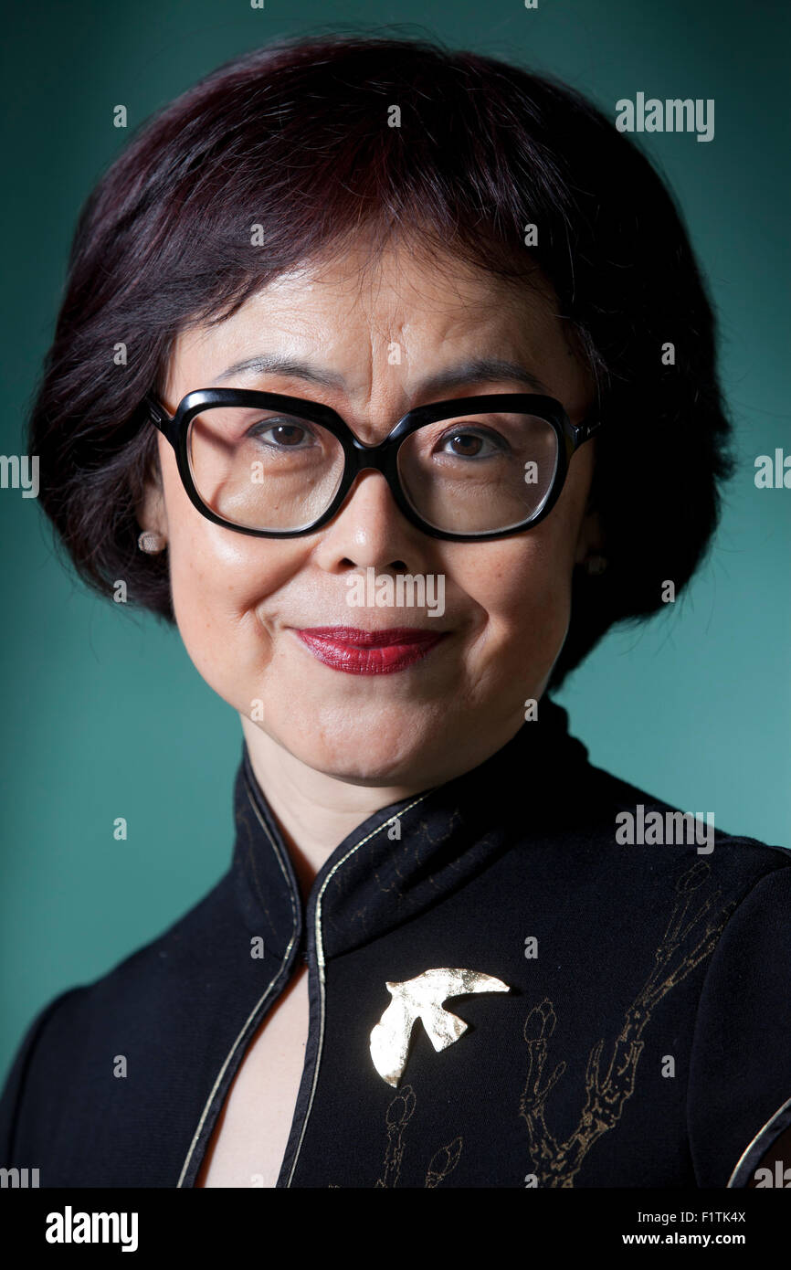 Xue Xinran, il giornalista British-Chinese, un autore, un altoparlante e un avvocato per le questioni femminili, all'Edinburgh International Book Festival 2015. Edimburgo, Scozia. 19 Agosto 2015 Foto Stock