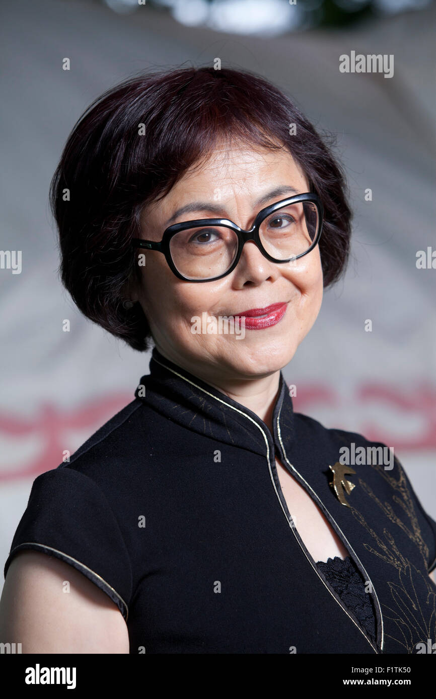Xue Xinran, il giornalista British-Chinese, un autore, un altoparlante e un avvocato per le questioni femminili, all'Edinburgh International Book Festival 2015. Edimburgo, Scozia. 19 Agosto 2015 Foto Stock