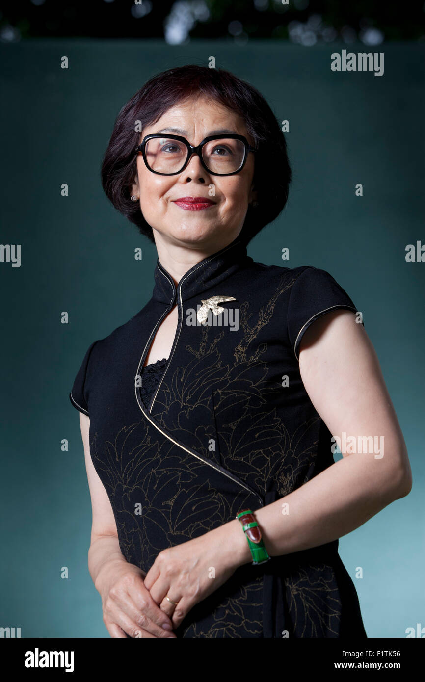 Xue Xinran, il giornalista British-Chinese, un autore, un altoparlante e un avvocato per le questioni femminili, all'Edinburgh International Book Festival 2015. Edimburgo, Scozia. 19 Agosto 2015 Foto Stock