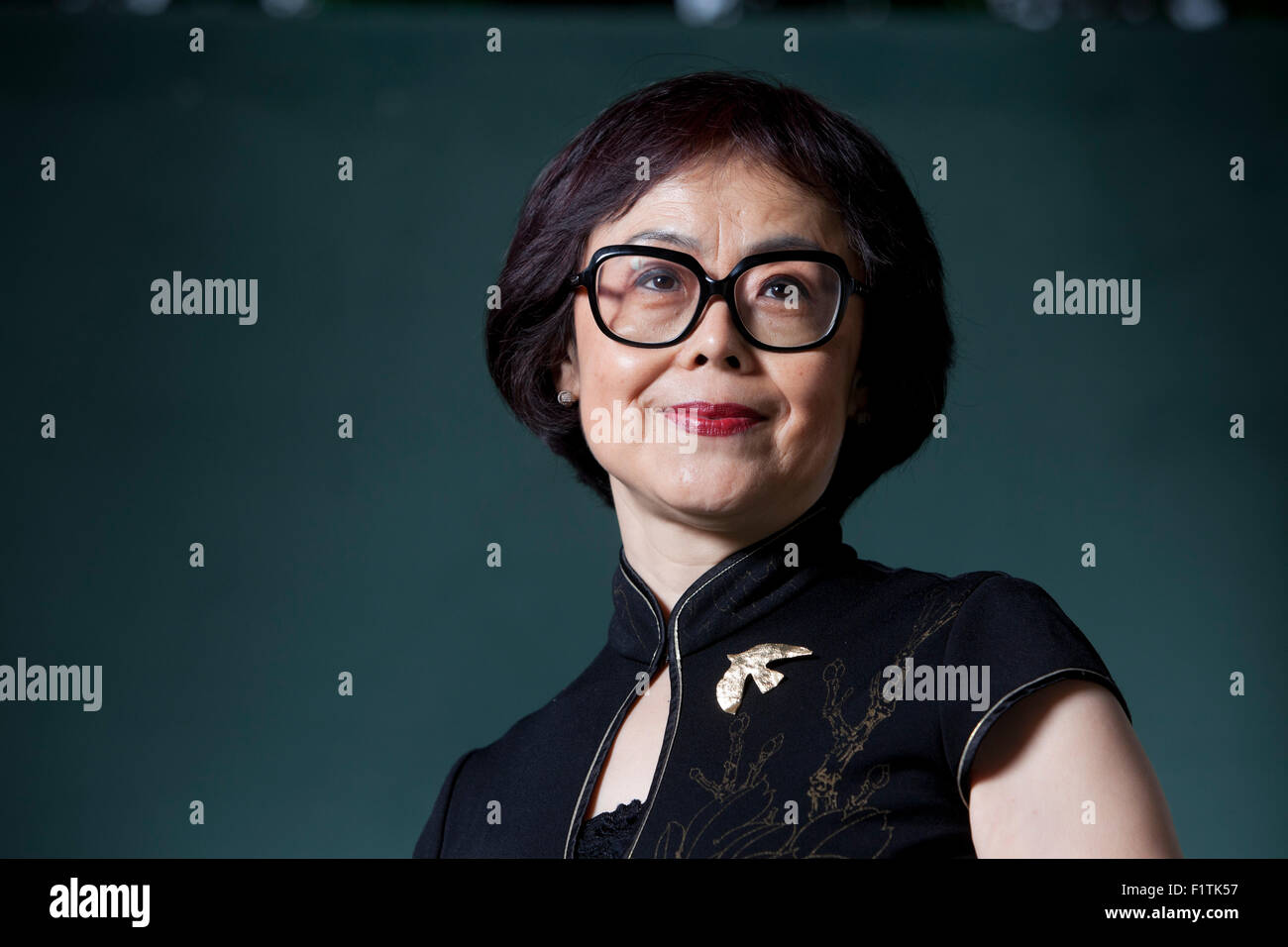 Xue Xinran, il giornalista British-Chinese, un autore, un altoparlante e un avvocato per le questioni femminili, all'Edinburgh International Book Festival 2015. Edimburgo, Scozia. 19 Agosto 2015 Foto Stock