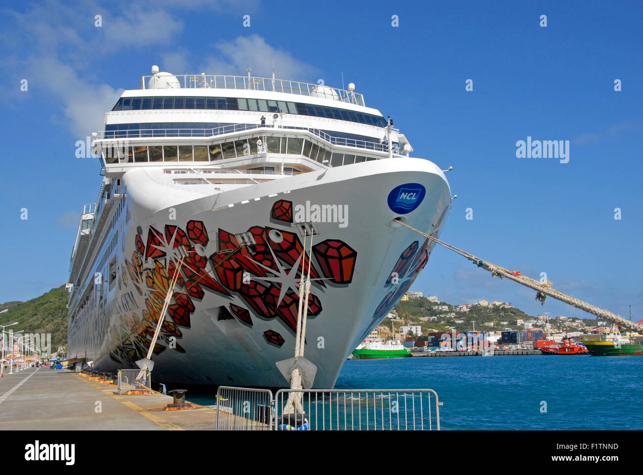 Rivestimento di grandi dimensioni nel porto di St Maarten, dei Caraibi Foto Stock