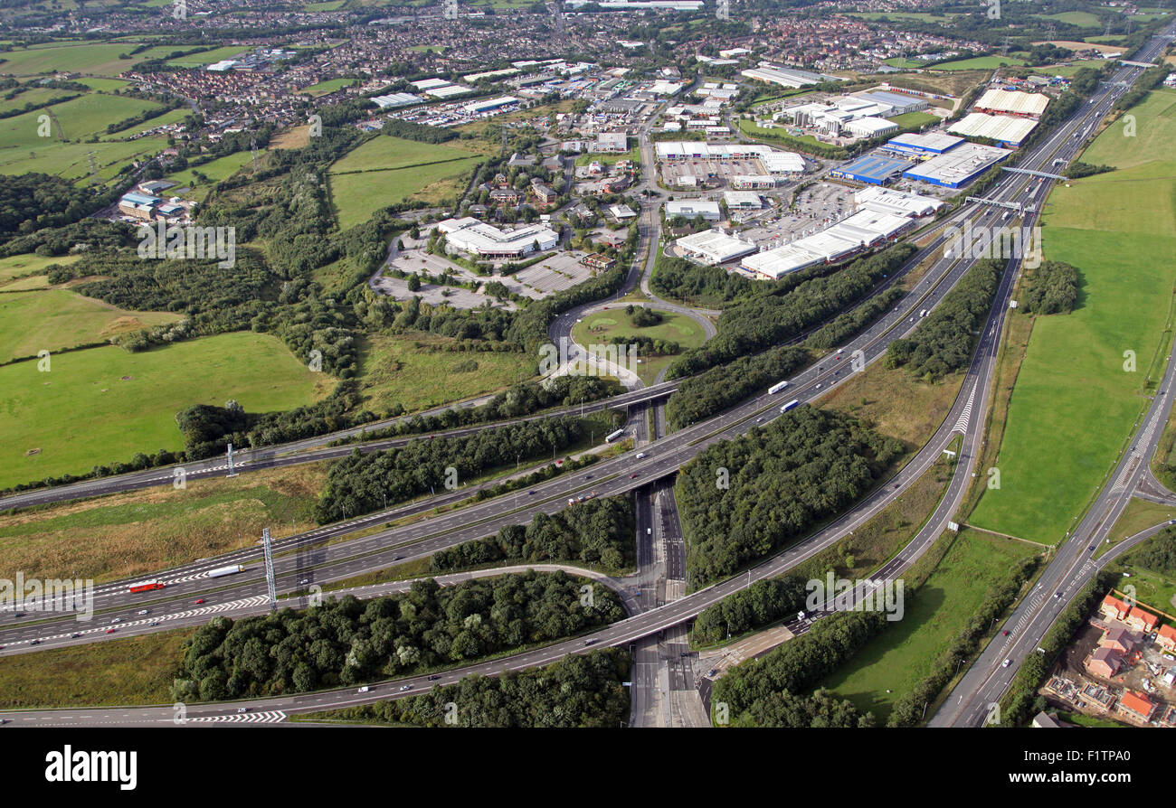 Vista aerea del Birstall Shopping Park a J27 di M62 e M621, A62 strade, nel West Yorkshire, Regno Unito Foto Stock