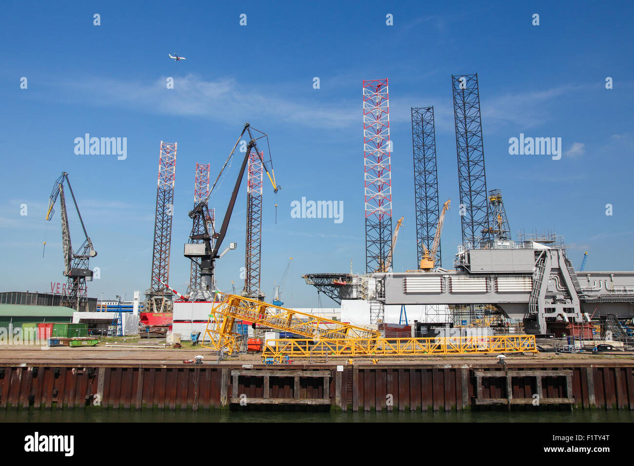 ROTTERDAM, Paesi Bassi - 9 agosto 2015: vista sul porto di Rotterdam South Holland, Paesi Bassi. Foto Stock
