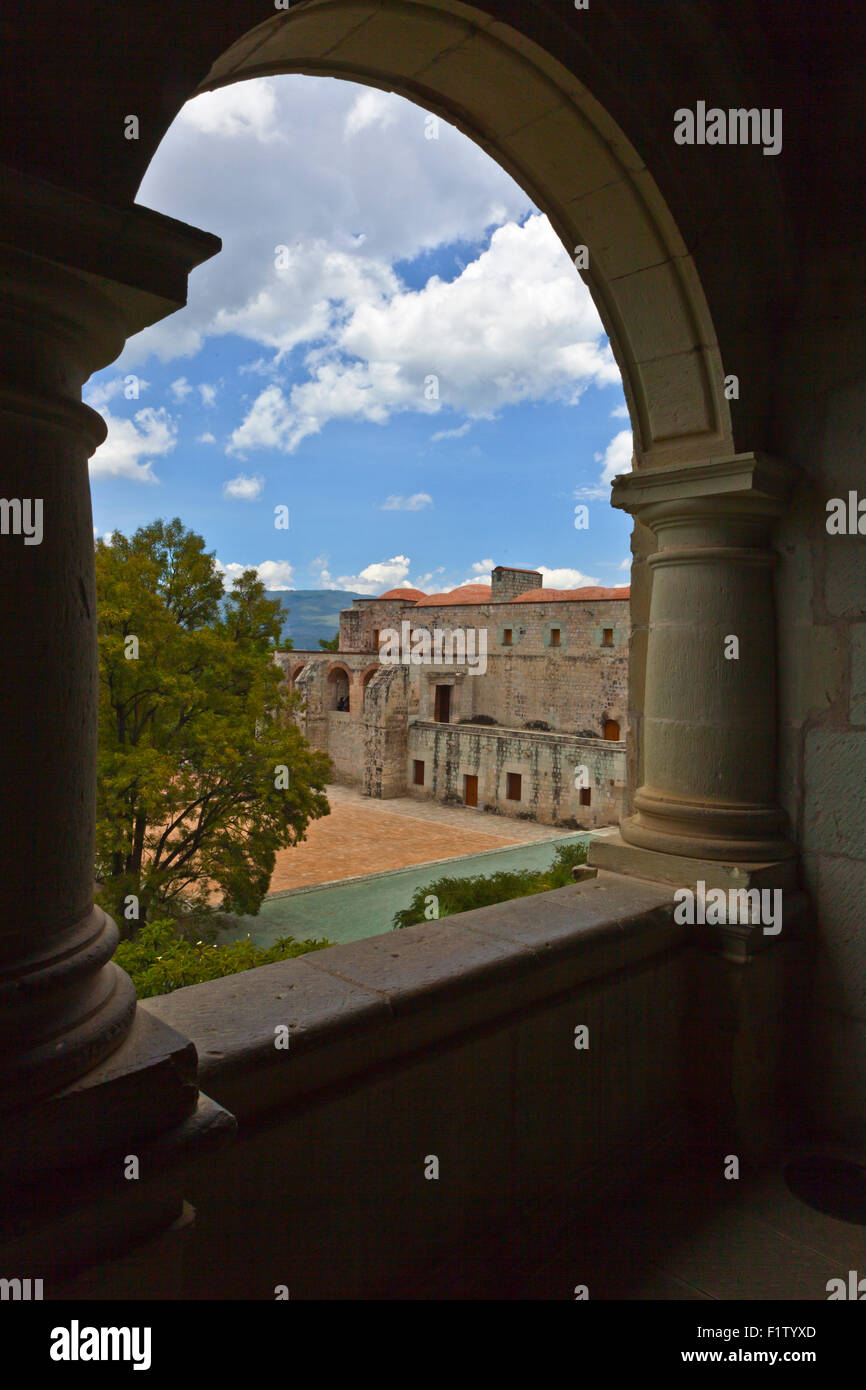 Balcone archway in il museo culturale di Oaxaca o Museo de las Culturas de Oaxaca - Messico Foto Stock