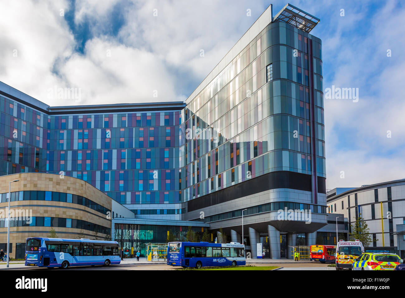 Ingresso anteriore per il Sud Glasgow University Hospital, precedentemente noto come il Sud del generale, Govan, Glasgow, Scotland, Regno Unito Foto Stock