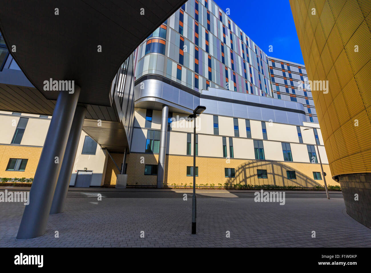 Dettagli architettonici del sud di Glasgow University Hospital, o Queen Elizabeth Hospital Glasgow, precedentemente noto come il Southern General Hospital Foto Stock
