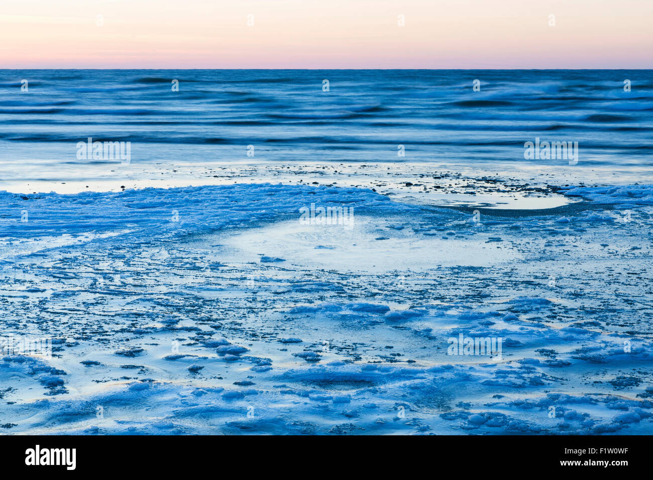 Neve a la costa dell'isola di Gotland, Svezia Foto Stock