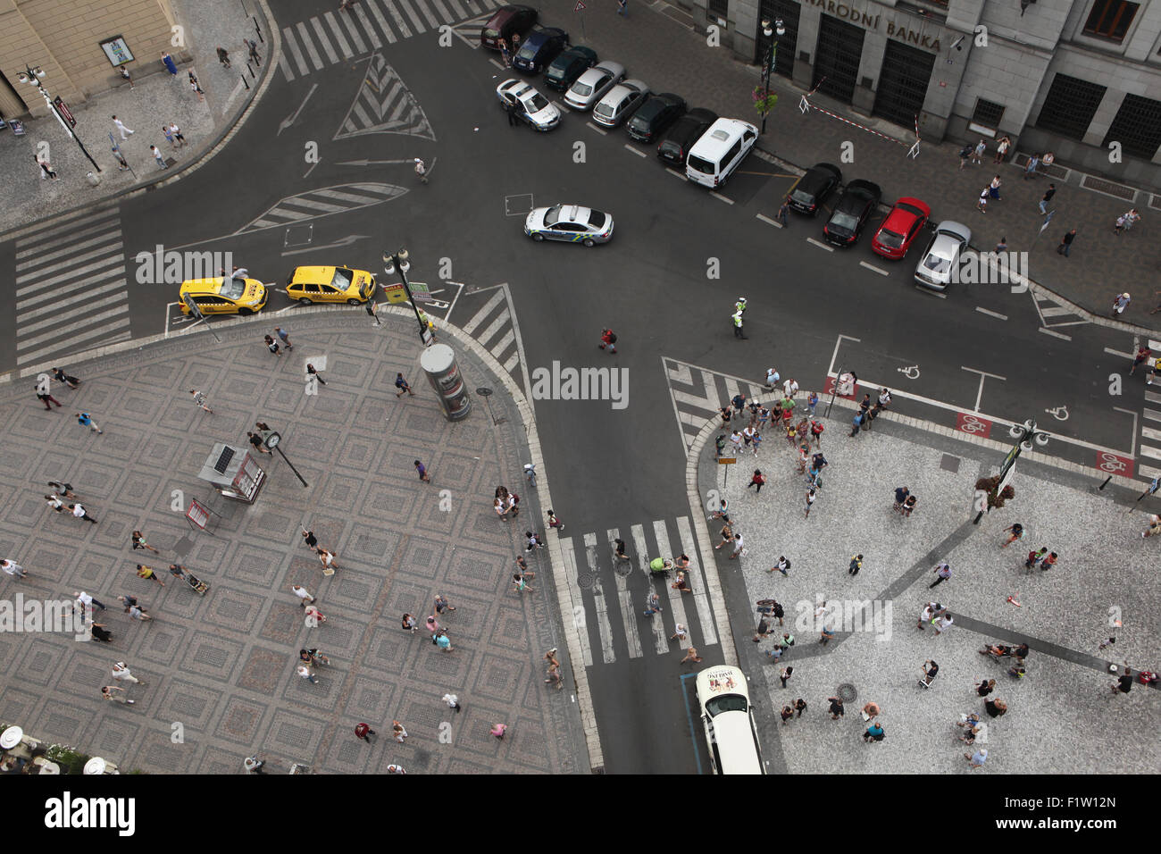 Vista aerea del K-forma bivio in Piazza della Repubblica a Praga, Repubblica Ceca. Foto Stock