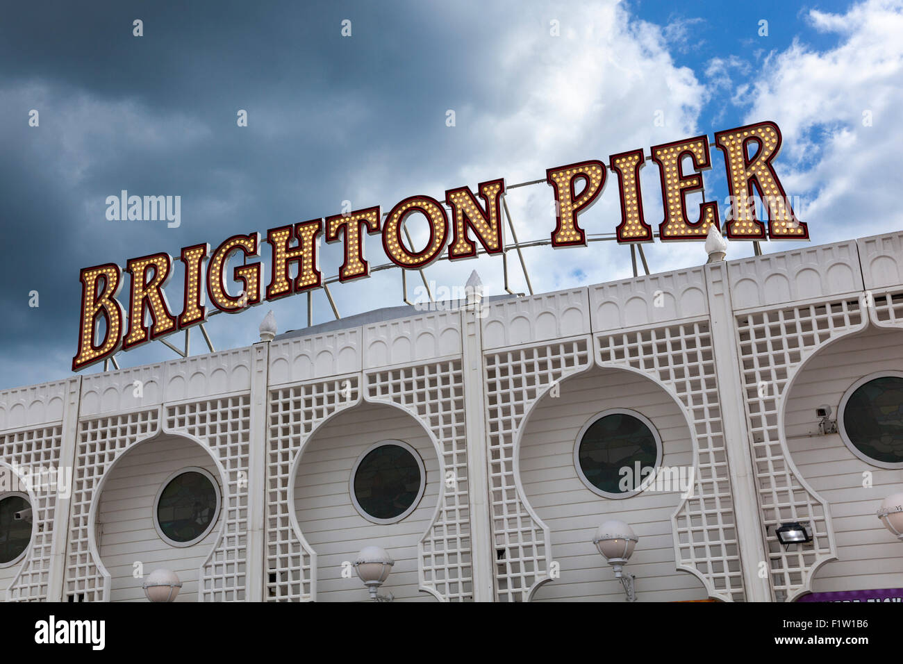 Il Brighton Pier segno, Brighton, Regno Unito Foto Stock