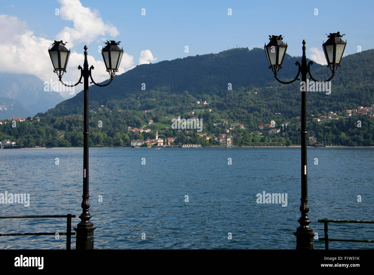 Il lago di Como attraverso l'ingresso Villa Carlotta lombardia italia Foto Stock