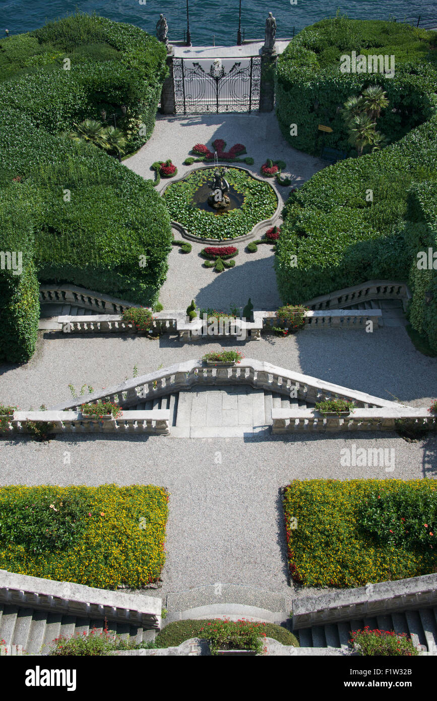 Vista dall'alto dei giardini e ingresso Villa Carlotta Lago di Como lombardia italia Foto Stock
