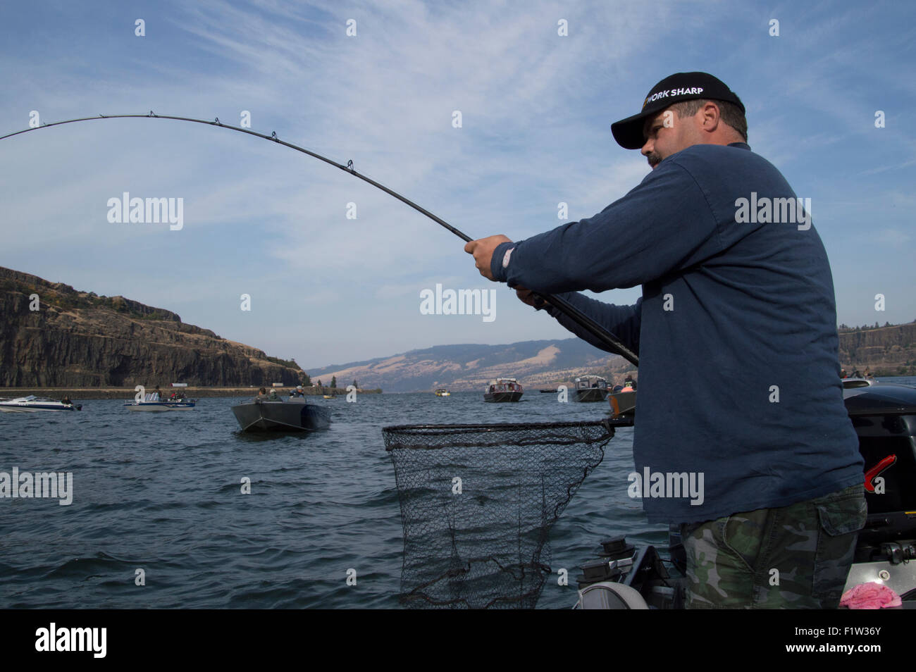 Salmone Chinook pesca sul fiume Columbia vicino al Dalles, Oregon. Foto Stock