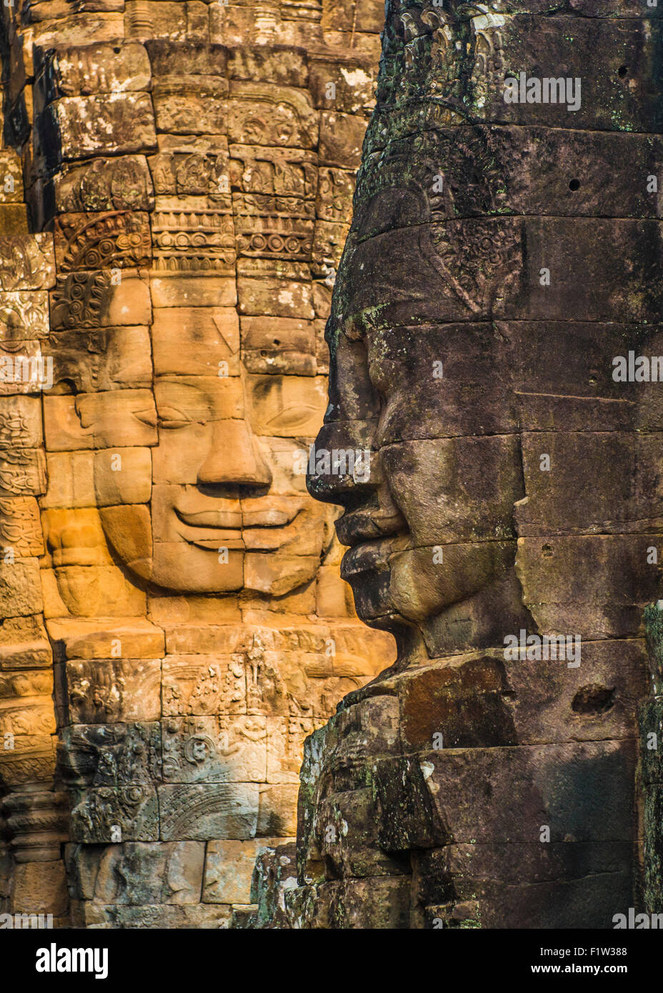 Volti scolpiti in pietra al tempio Bayon. Angkor Thom, Cambogia. Foto Stock
