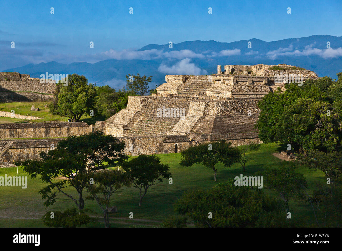 Sistema edificio IV K è un tempio in Grand Plaza a Monte Alban il zapoteco città che risale al 500 a.c. - OAXACA, Messico Foto Stock
