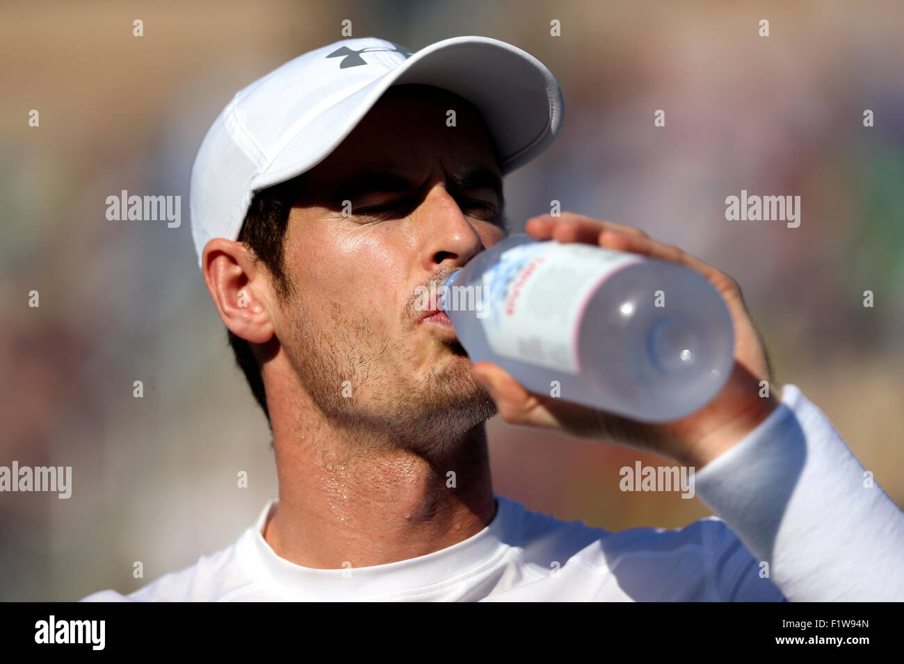 New York, Stati Uniti d'America. Il 7 settembre, 2015. Andy Murray di Gran Bretagna durante il suo quarto round match contro Kevin Anderson del Sud Africa a U.S. Aperto in Flushing Meadows, New York il 7 settembre 2015. Anderson ha vinto la partita in quattro gruppi. Credito: Adam Stoltman/Alamy Live News Foto Stock