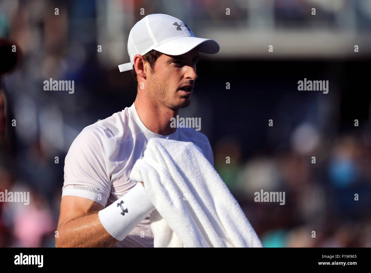 New York, Stati Uniti d'America. Il 7 settembre, 2015. Andy Murray di Gran Bretagna durante il suo quarto round match contro Kevin Anderson del Sud Africa a U.S. Aperto in Flushing Meadows, New York il 7 settembre 2015. Anderson ha vinto la partita in quattro gruppi. Credito: Adam Stoltman/Alamy Live News Foto Stock