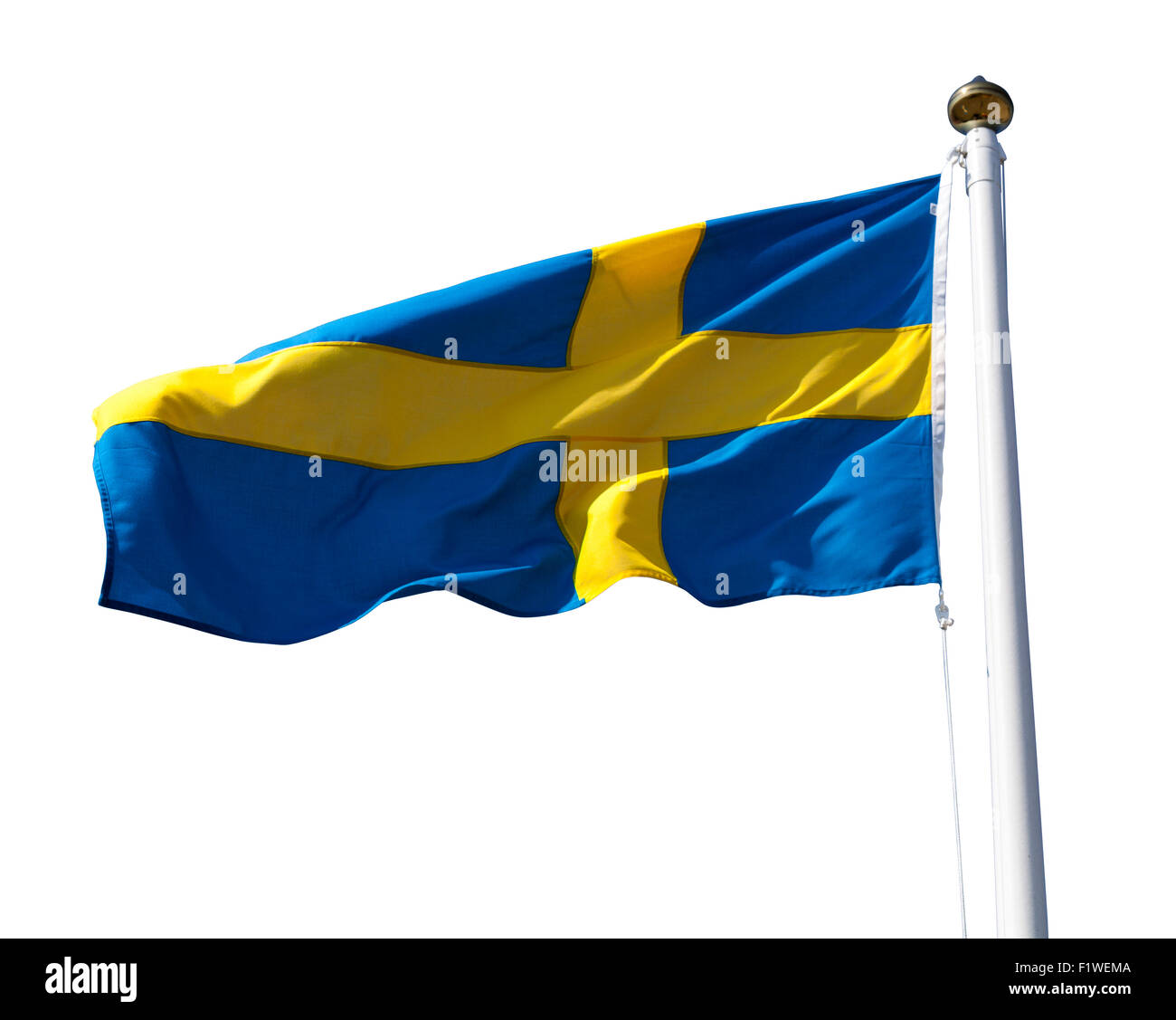 Bandiera della Svezia battenti nel vento isolato su bianco con tracciato di ritaglio Foto Stock
