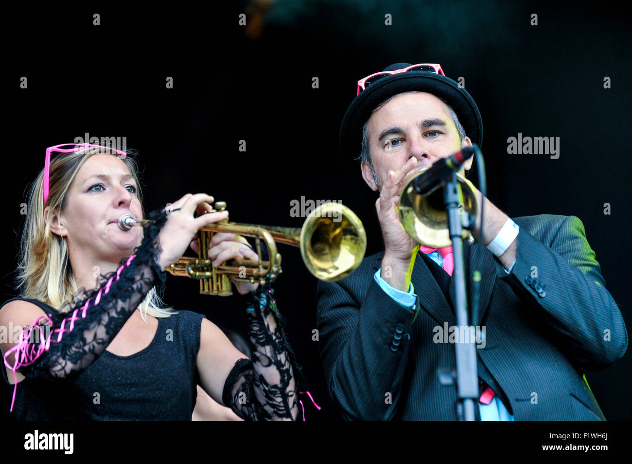 Il carnevale collettivi a insieme le persone Festival di Brighton. Foto Stock