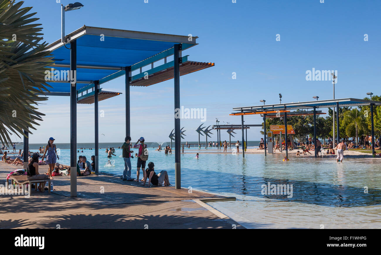 Australia, Queensland, Cairns, artificiali piscina laguna all'Esplanade Foto Stock