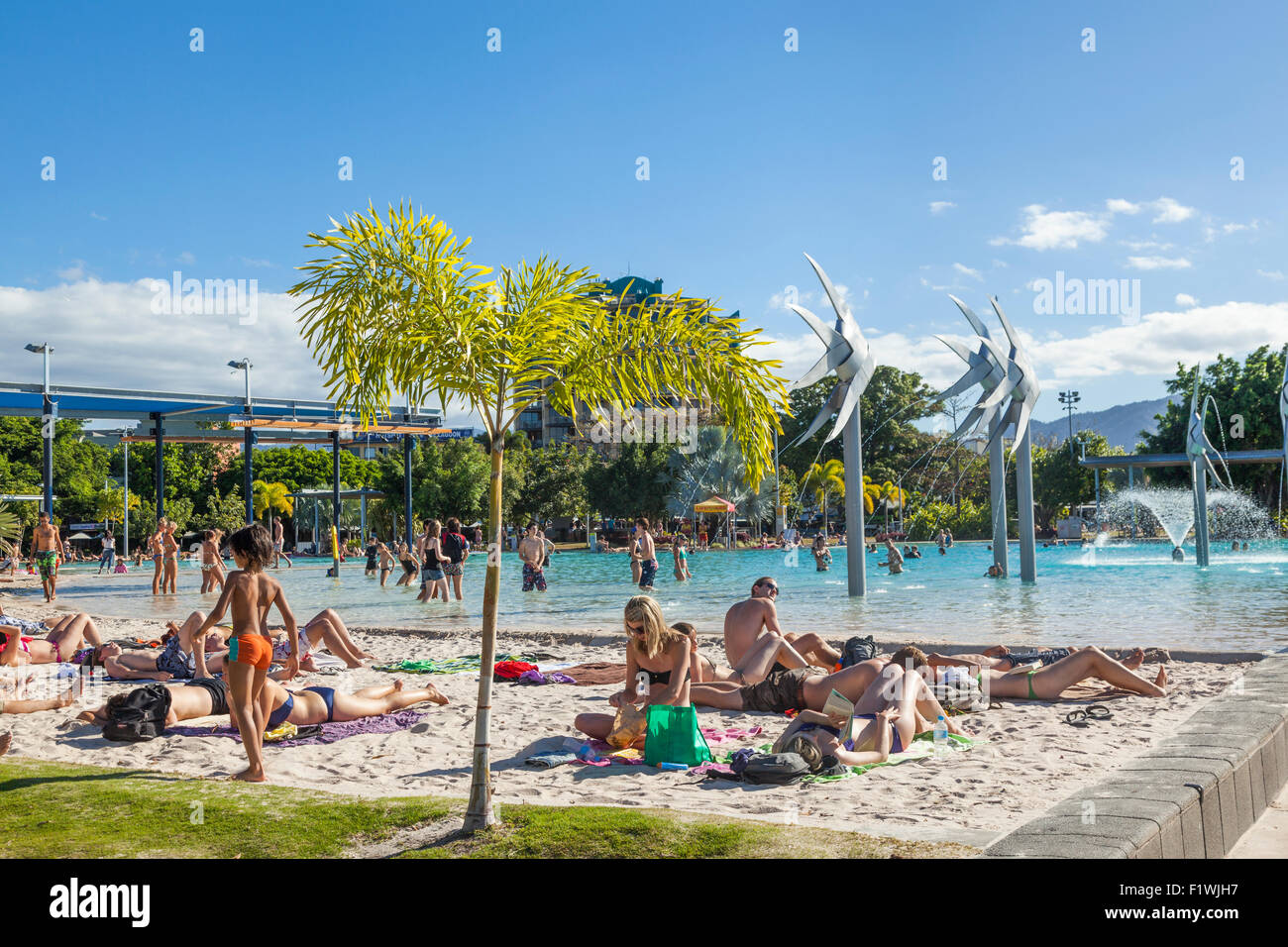 Australia, Queensland, Cairns, artificiali piscina laguna all'Esplanade Foto Stock