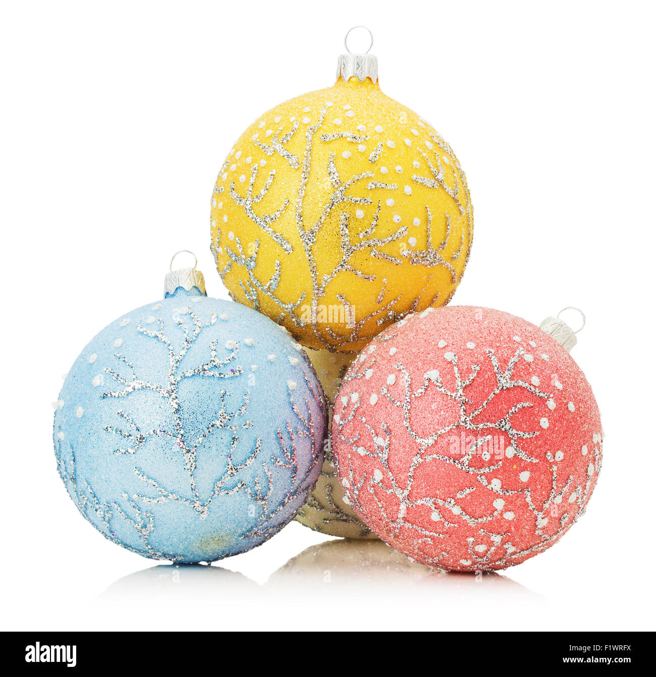 Le palle di Natale isolato su uno sfondo bianco. Foto Stock