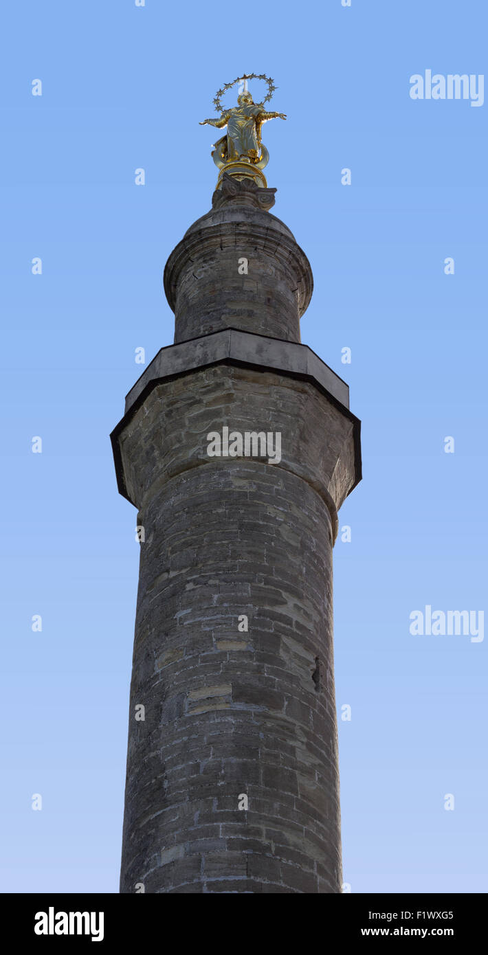 Minareto della famosa e antica moschea. L'Ucraina. Kamenec-Podolsk. Foto Stock
