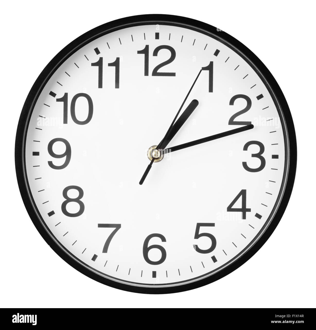 Orologio da parete isolata su uno sfondo bianco. Foto Stock