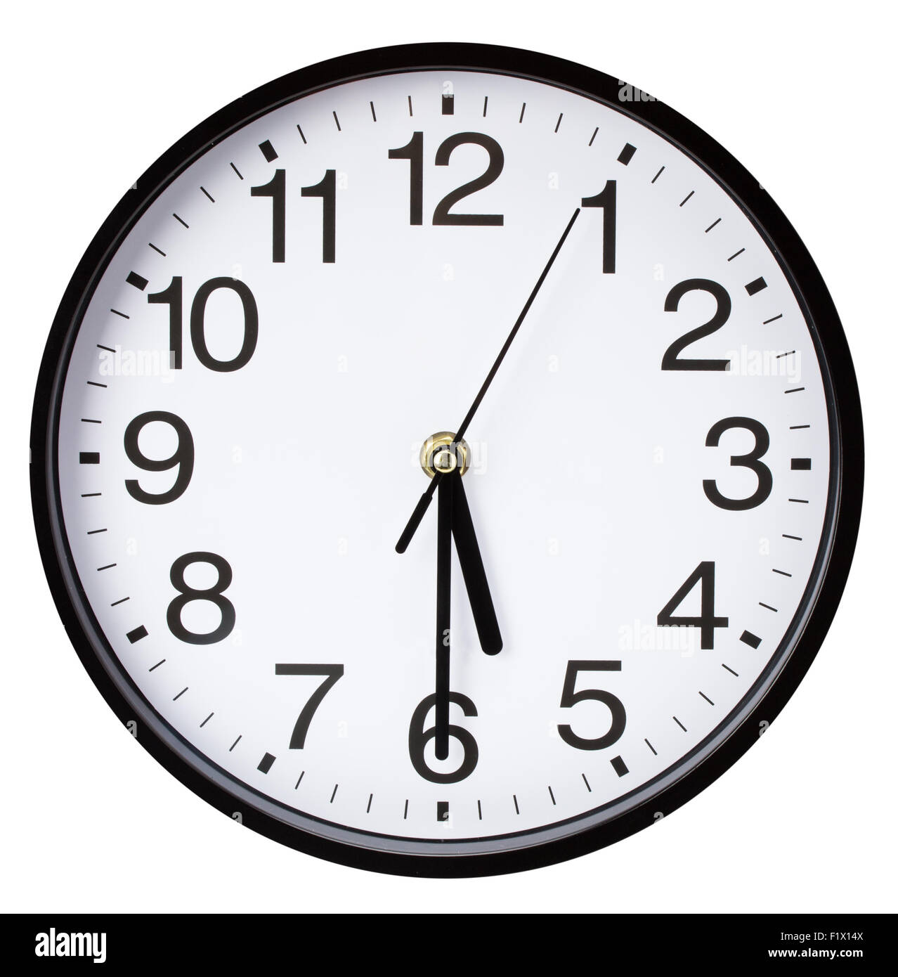 Orologio da parete isolata su uno sfondo bianco. Foto Stock