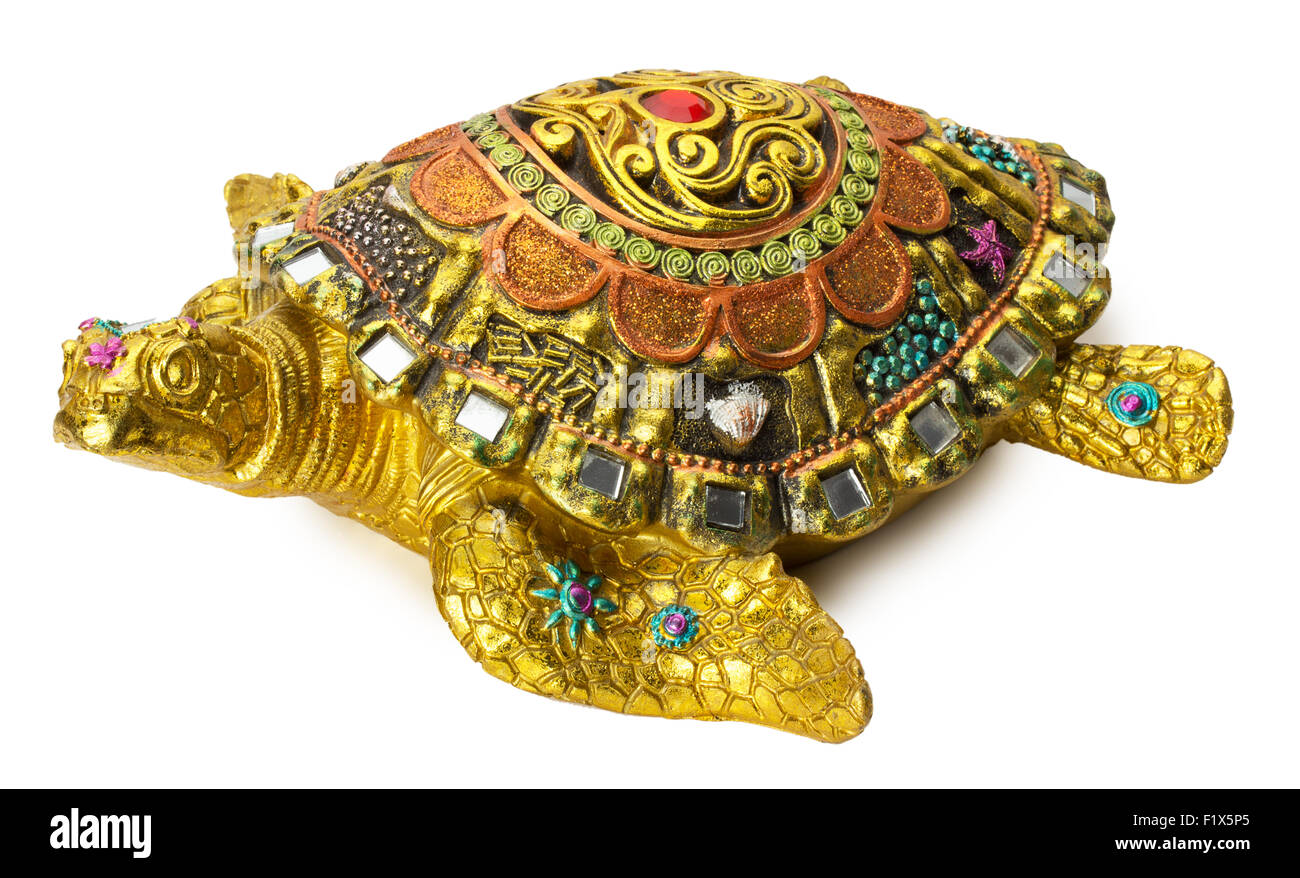 Statuetta di tartaruga con pietre preziose isolato su uno sfondo bianco. Foto Stock