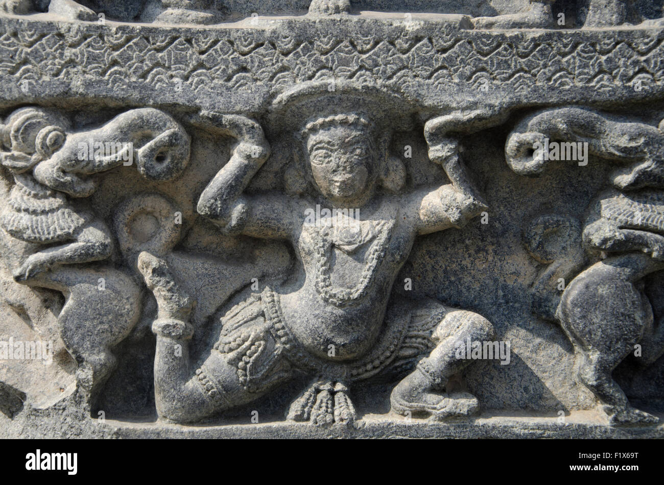 Figura scolpita, tempio complesso, Warangal fort, Warangal, Telangana, India Foto Stock