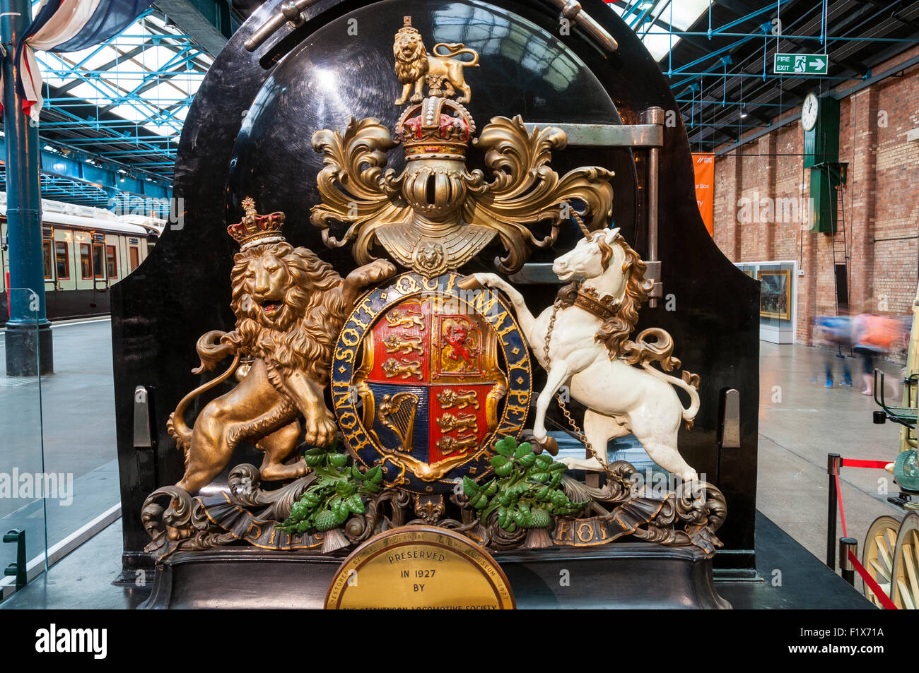 Treno Reale testata sul Stoudley 'B' di classe 0-4-2 non214 "Gladstone', National Railway Museum di York, nello Yorkshire, Inghilterra, Regno Unito Foto Stock